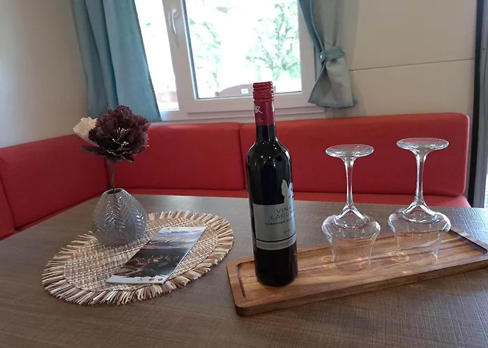 Boric Mobile Homes In Bijela Uvala And Zelena Laguna مكان تخييم بوريتش